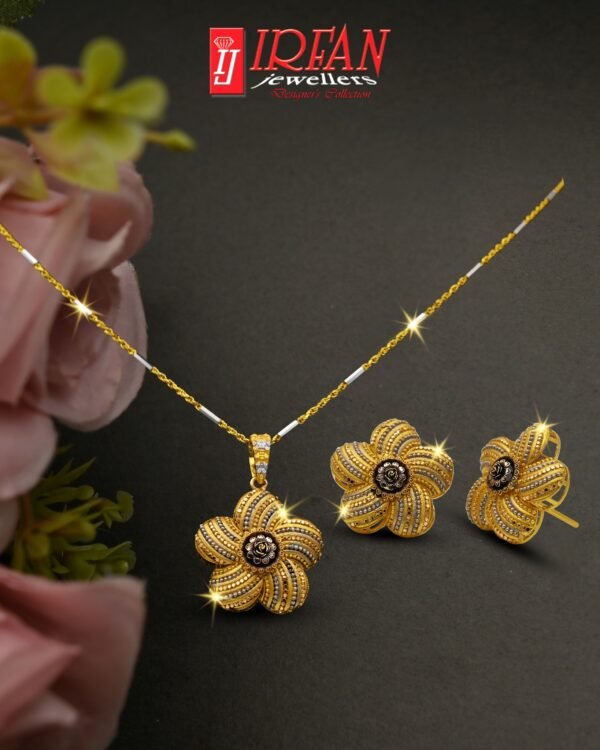 Gold Locket Design